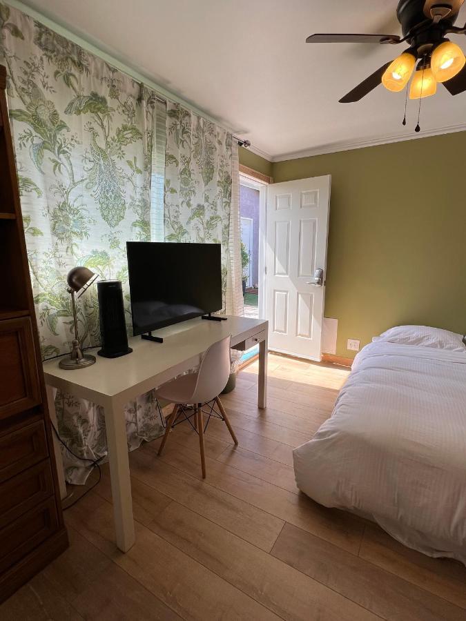 Private Room W/ Private Room Entrance & Free Wifi & Ac & Private Fridge Carson Esterno foto