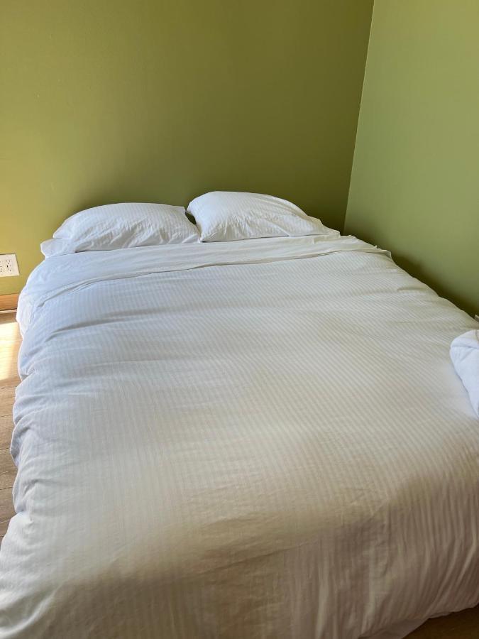Private Room W/ Private Room Entrance & Free Wifi & Ac & Private Fridge Carson Esterno foto